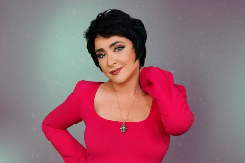 Певица Лолита пожелала президенту Украины не сдаваться