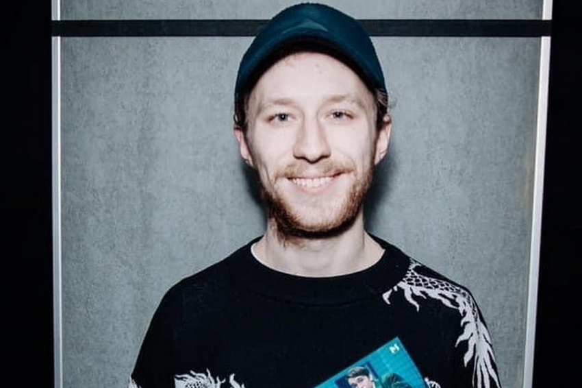 «Никак не связан с российскими деньгами»: После эмиграции из РФ Семен Терскунов еле сводит концы с концами — актер на грани нищеты