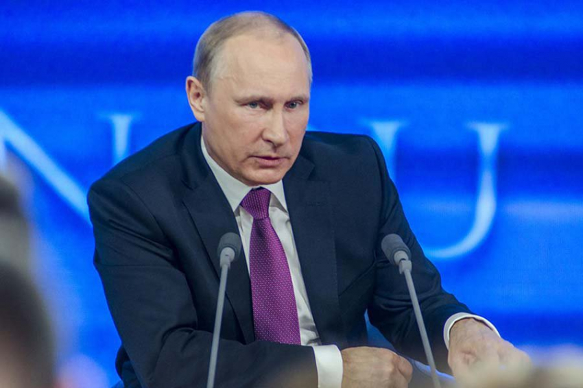 Запад от бессилия ополчился на интервью Владимира Путина Такеру Карлсону