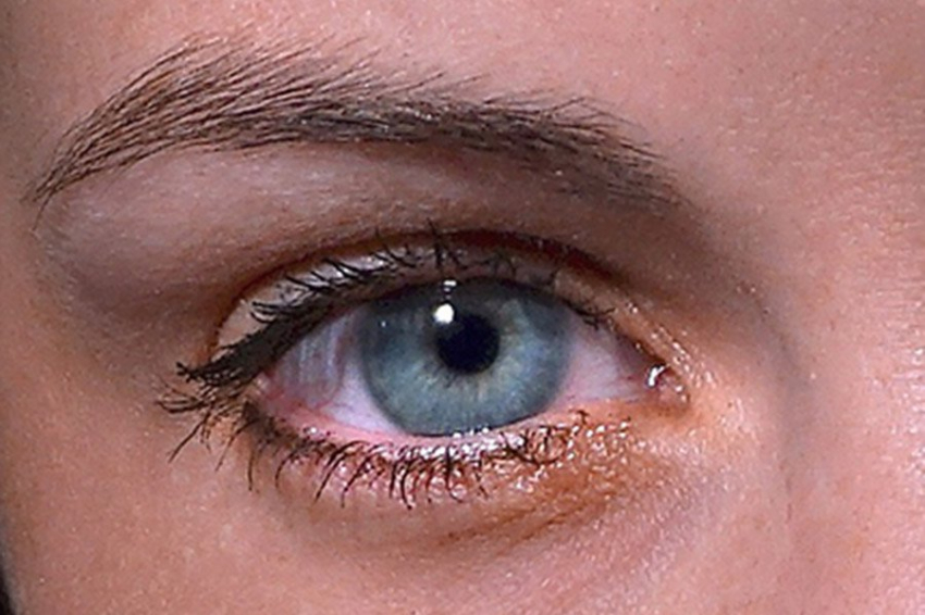 Цвет глаз может повлиять на способности к чтению