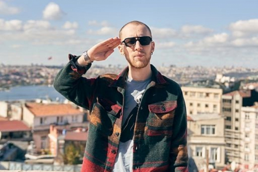 Уехавший из России актер Трескунов ищет деньги на существование в Испании