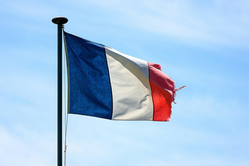 Запад надеется напугать Россию Макроном