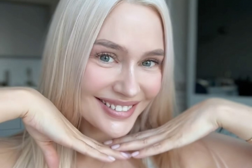 40-летняя Наталья Рудова блеснула фигурой в коротком бра и расстегнутых шортах