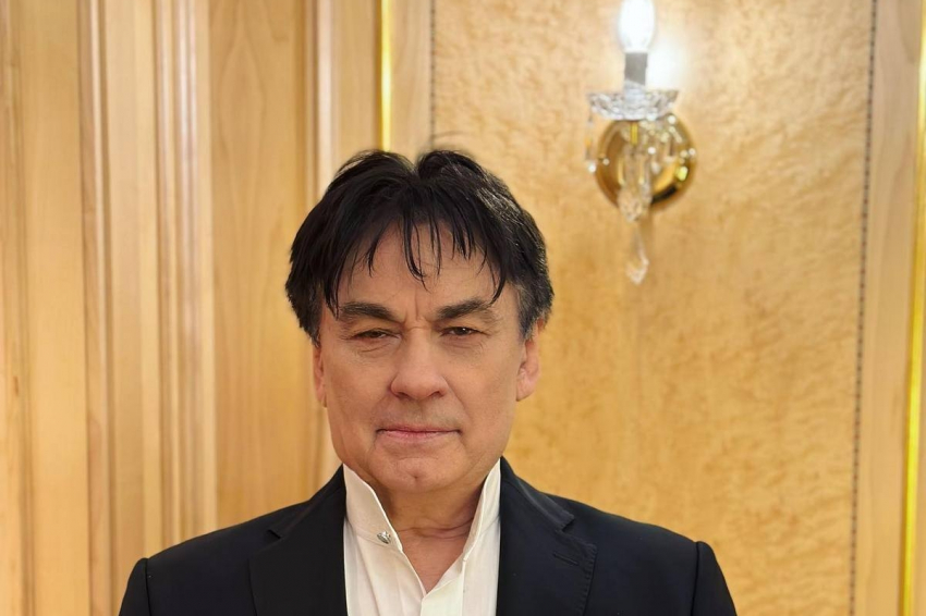 Певец Серов впервые прокомментировал скандал с концертом, с которого ушли зрители