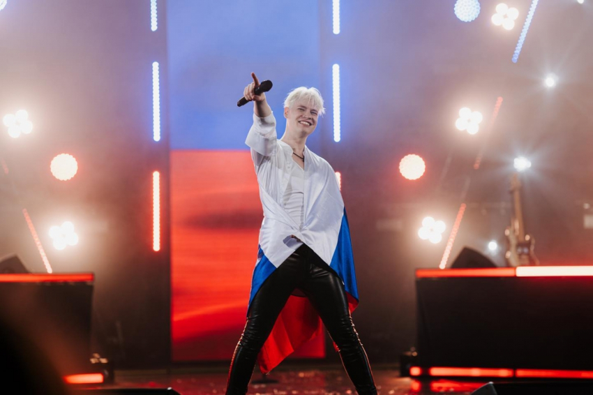 В Сети обсуждают певца SHAMAN, расплакавшегося на концерте в Уфе