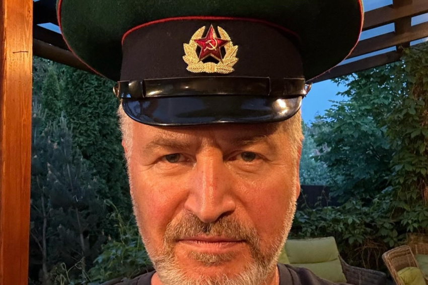 От Агутина до Лукашенко: Шесть российских знаменитостей, служивших в погранвойсках