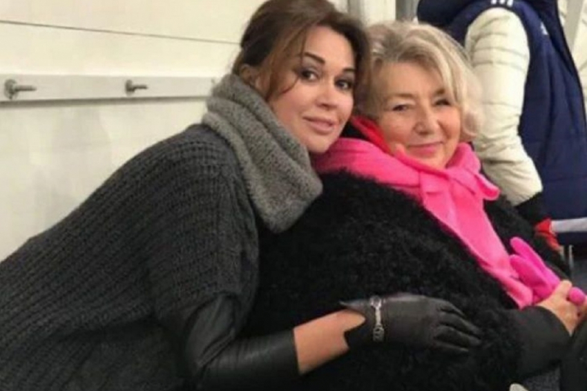 Тарасова обругала журналистов на прощании с Заворотнюк