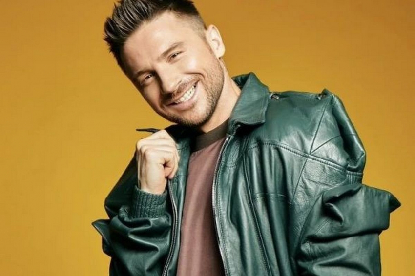 Сергею Лазареву в Сочи пришлось загорать на балконе и купаться в ванне — ничего не поделаешь, издержки профессии