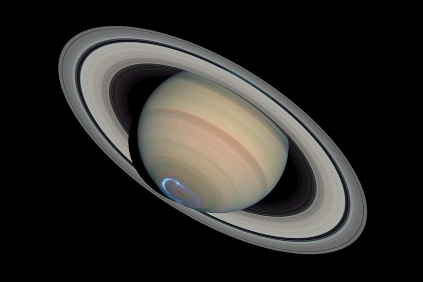 Ученые будут искать бактерии на лунах Сатурна и Юпитера