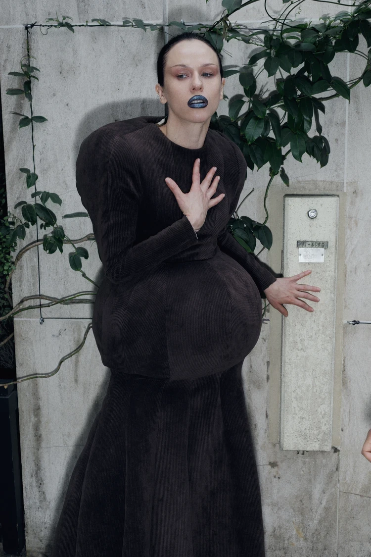 По стопам Леди Гаги: Катя IOWA удивила смелым появлением на неделе моды в Париже