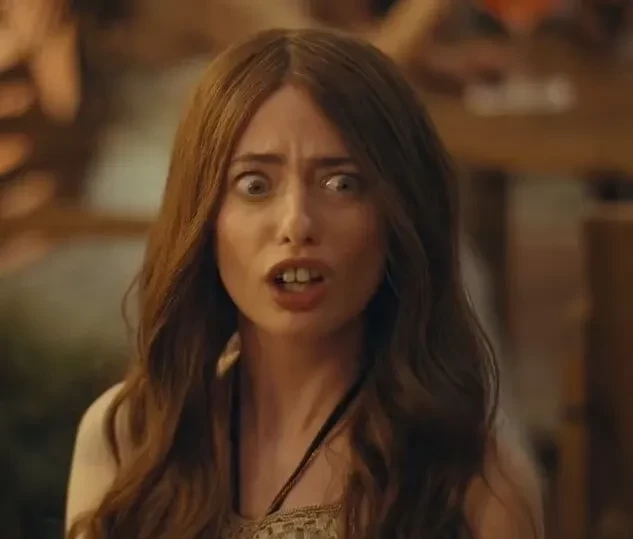 Звезда "Белого лотоса" Эйми Лу Вуд раскритиковала скетч SNL, в котором высмеяли её зубы