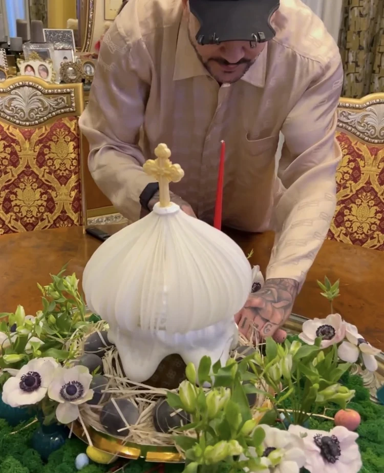 У Киркорова кулич за 100 тысяч рублей, а Самойлова решила сэкономить: звезды готовятся к Пасхе