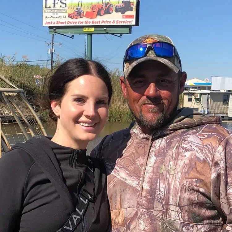 "Он с ней только из-за денег". В сети считают, что муж Ланы Дель Рей может лишить её состояния