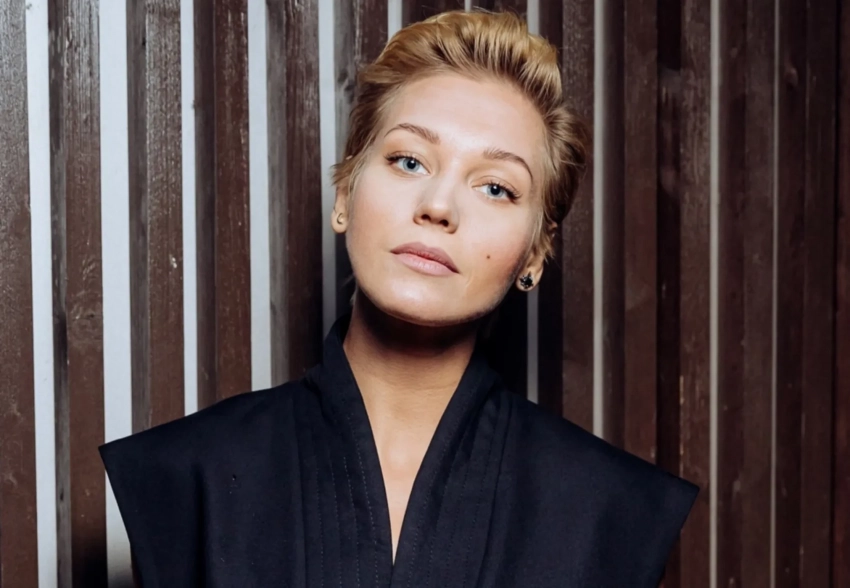 "Если так выгоняют, то можно считать всех актёров беспощадно гонимыми". Представитель Кристины Асмус опровергла новости о том, что её отстранили от съёмок нового сериала