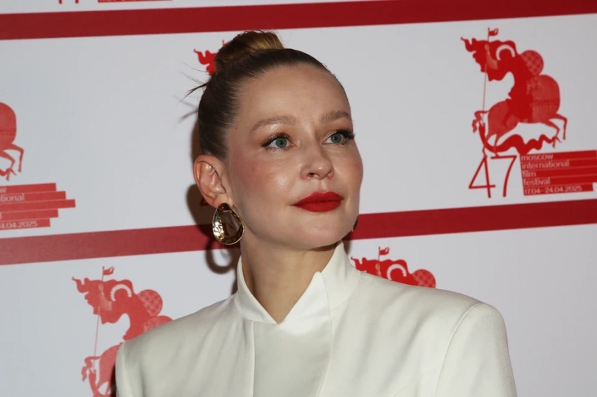 Юлия Пересильд пришла на Московский международный кинофестиваль вместе с дочками