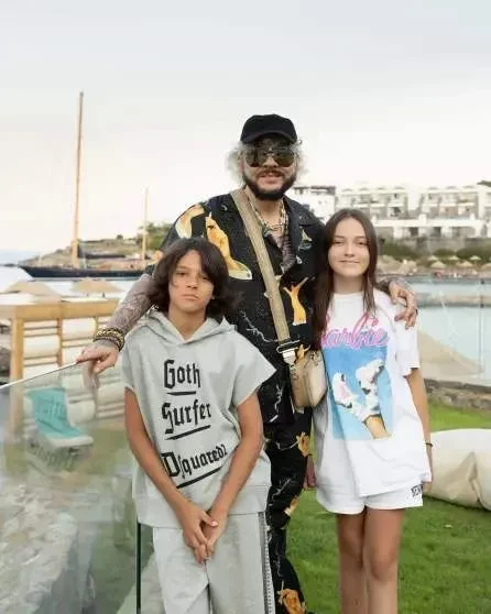 Дочь Филиппа Киркорова заявила, что у неё было счастливое детство, в отличие от детей Аллы Пугачёвой и Максима Галкина*