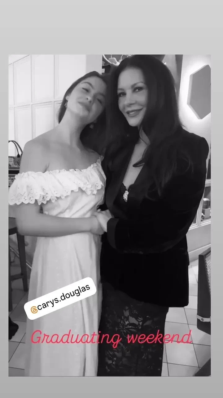 Кэтрин Зета-Джонс и Майкл Дуглас отпраздновали выпускной дочери