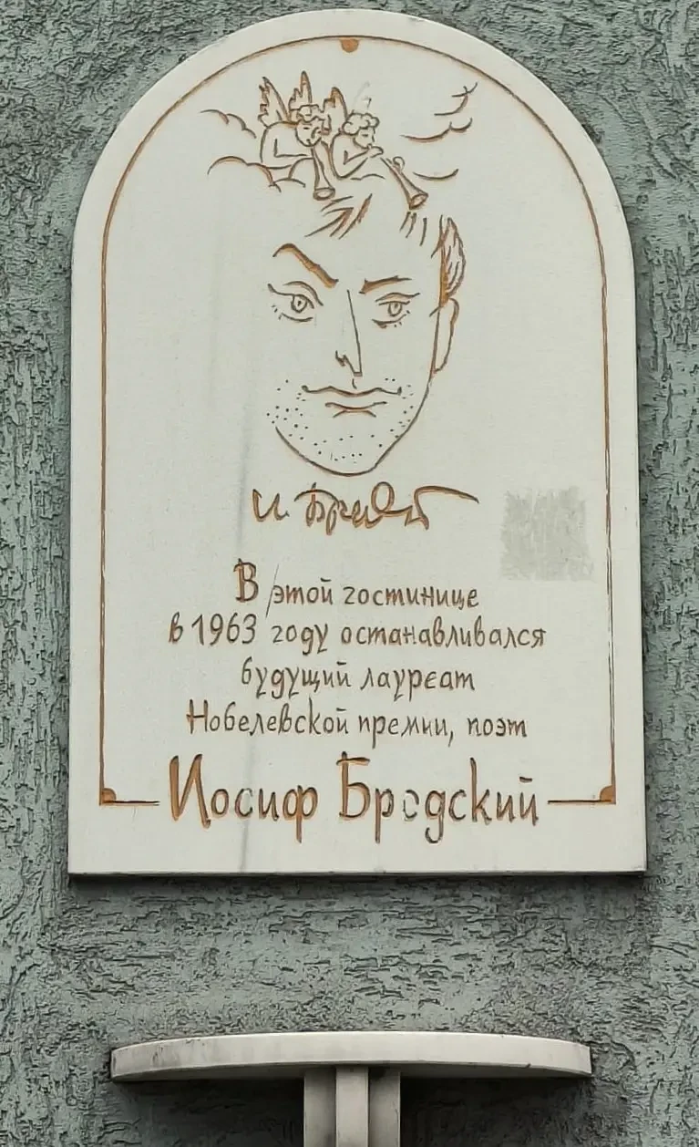 Совесть свою от укора спасал он бутылкой Кагора