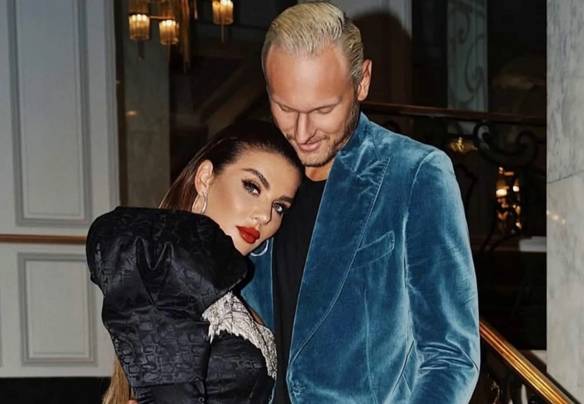 720 тысяч долларов в год: Отец Яниса Тиммы опубликовал документы, опровергающие слова Анны Седоковой о том, что его сын "не работал" четыре года