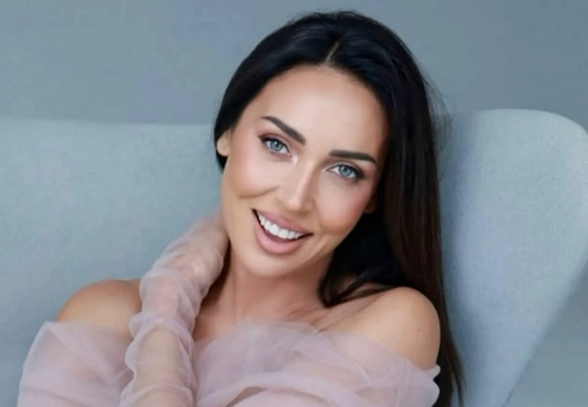 "Заколебали с этой блефаропластикой". Алсу ответила на слухи о пластических операциях