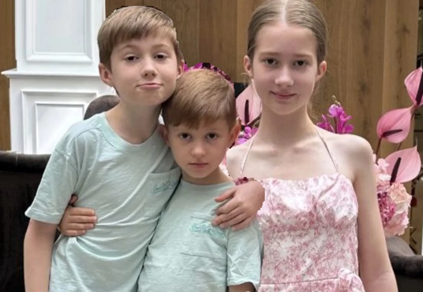 Младшие дети Павла Дурова отдыхают в Испании с матерью Ириной Болгар