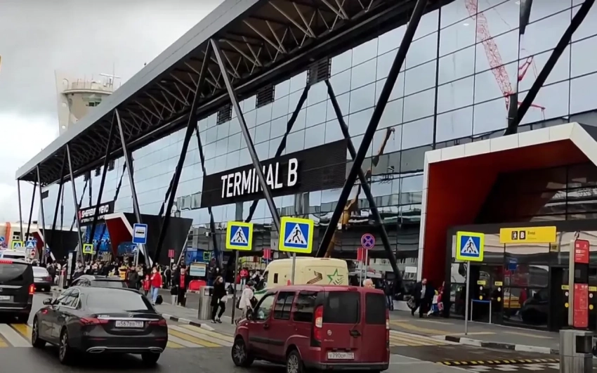 За минувшие выходные в РФ были отменены 485 авиарейсов, а задержаны почти 2 тысячи