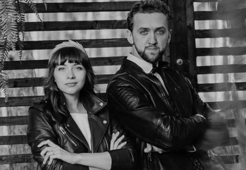 Вылетели на встречную полосу. Появились подробности гибели экс-участника группы The Hatters и его жены