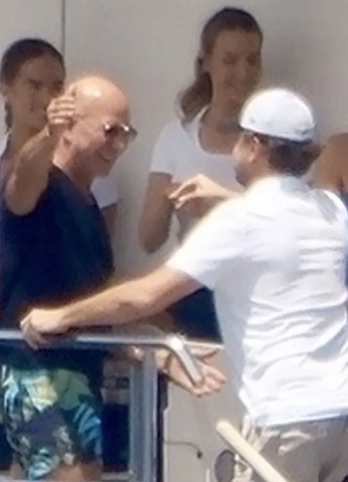 Джефф Безос и Лорен Санчес отдыхают с Леонардо ДиКаприо и его девушкой Витторией Черетти на Ибице